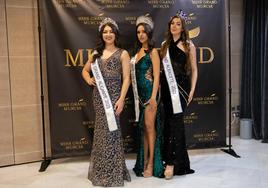 Daniela Quintero, Miss Grand Murcia 2023 (centro), junto a otras finalistas de Albacete y Alicante.