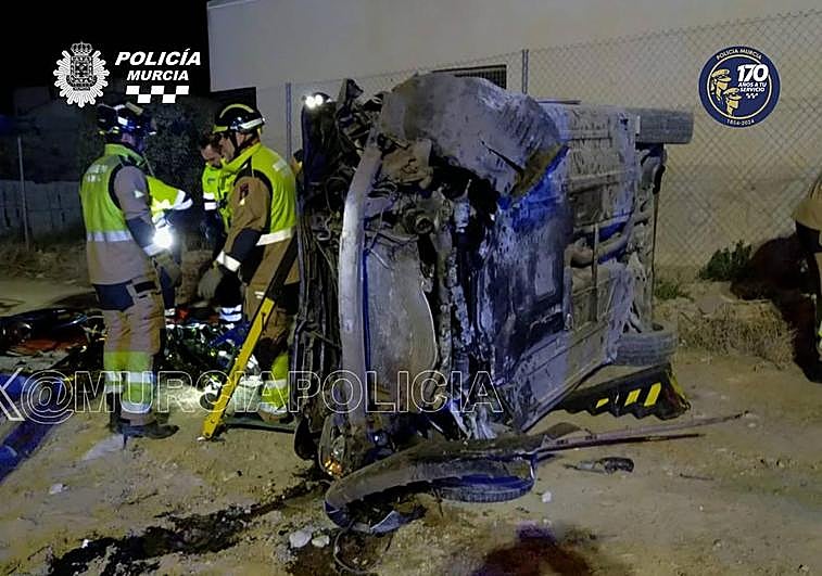 El estado del vehículo tras el accidente, en la madrugada de este miércoles, en Alquerías.