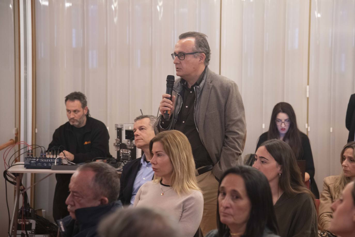 La inauguración del Aula de Seguridad y Fuerzas Armadas, en imágenes