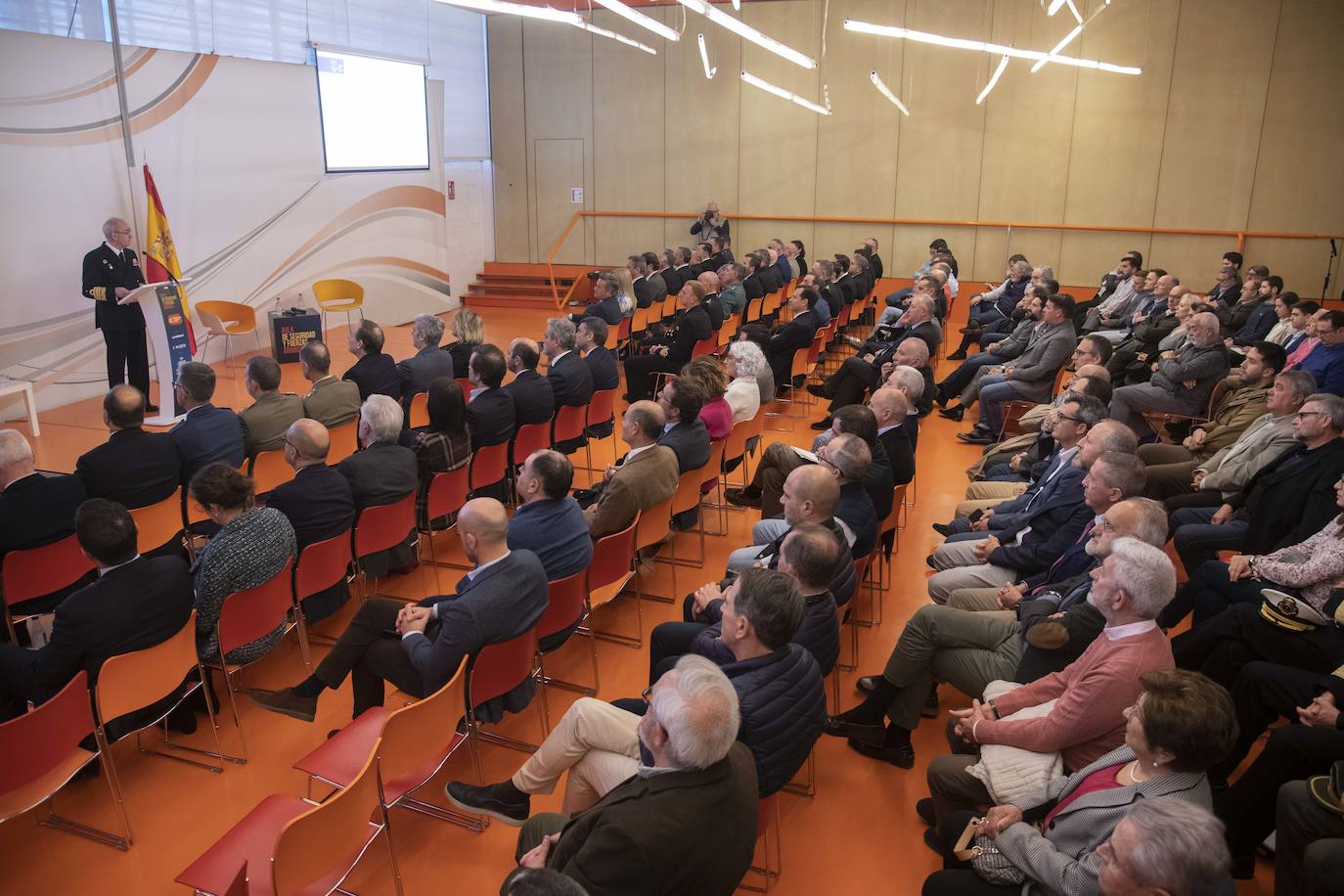 La inauguración del Aula de Seguridad y Fuerzas Armadas, en imágenes