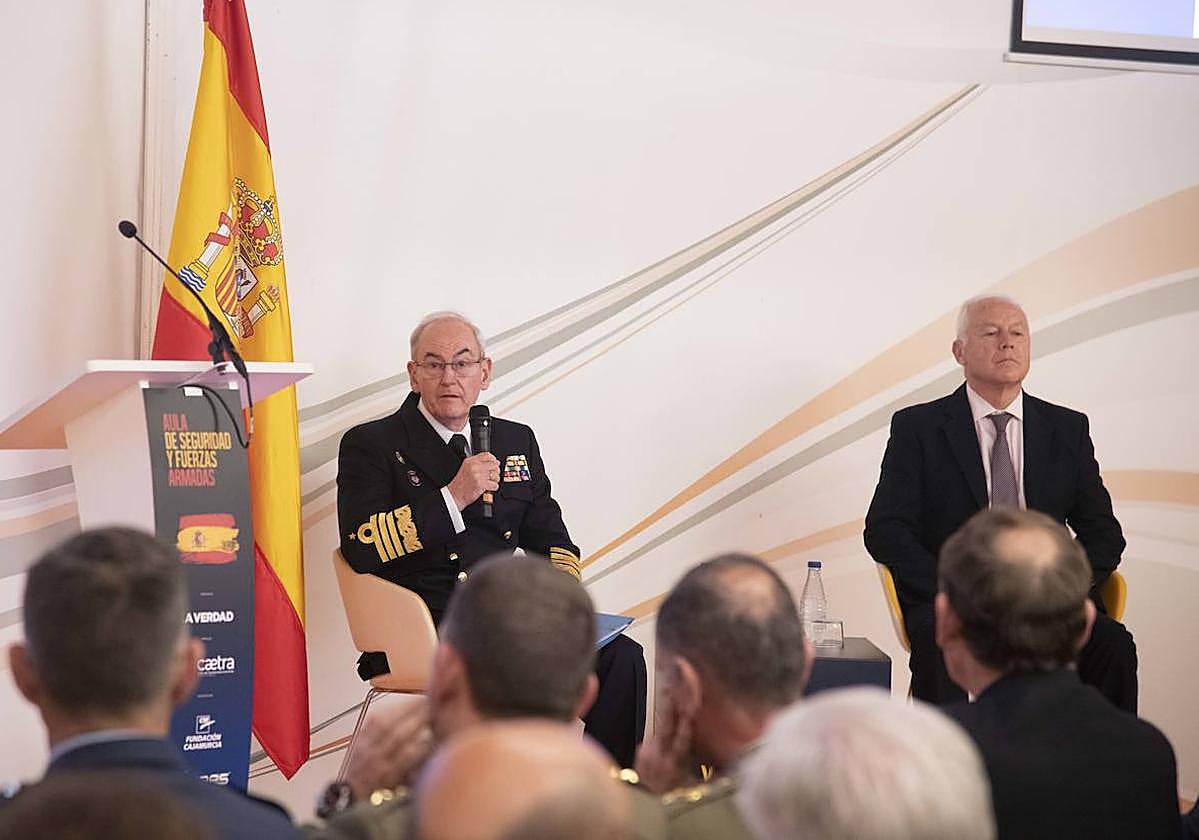 La inauguración del Aula de Seguridad y Fuerzas Armadas, en imágenes