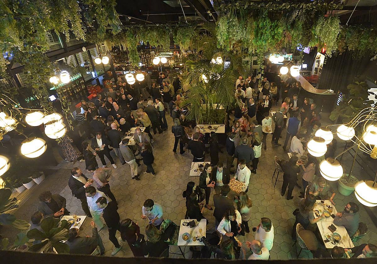 Las imágenes del cóctel de bienvenida en el Mercado de Correos de Murcia