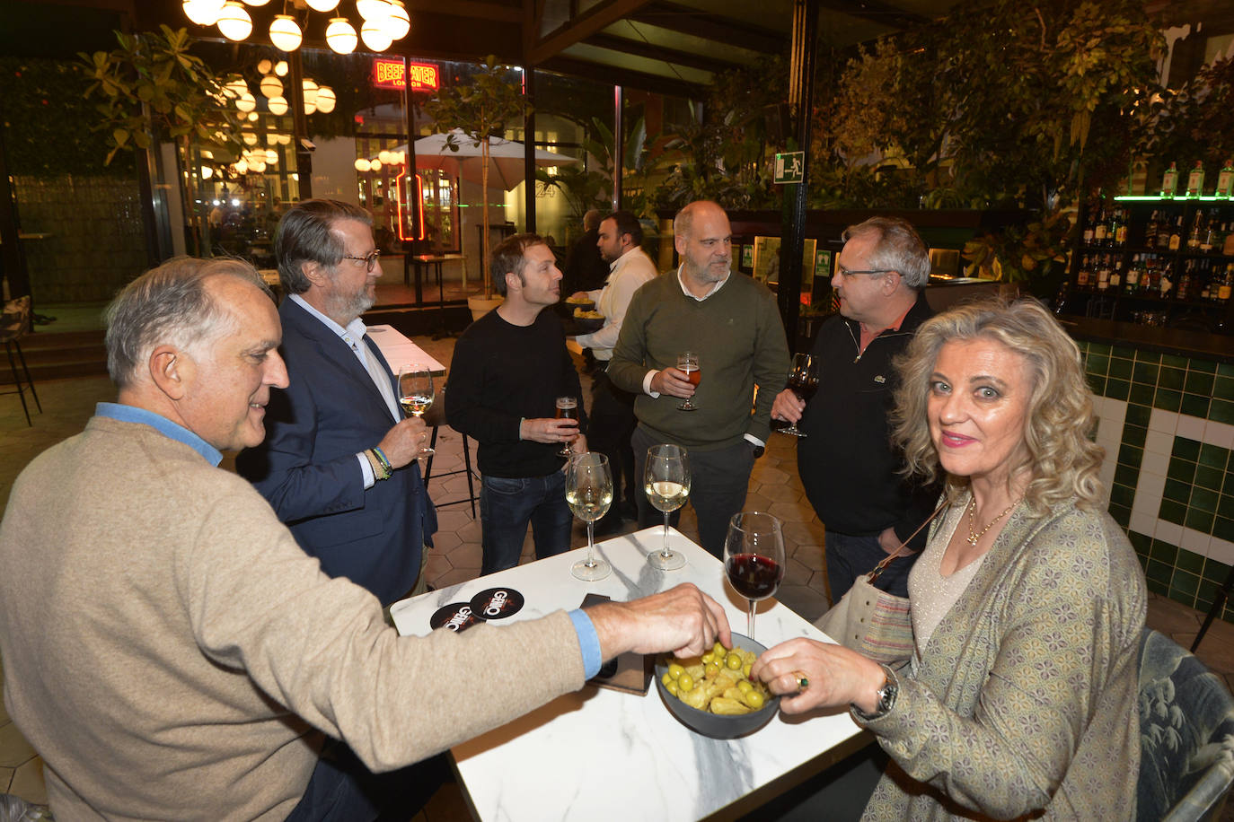 Las imágenes del cóctel de bienvenida en el Mercado de Correos de Murcia