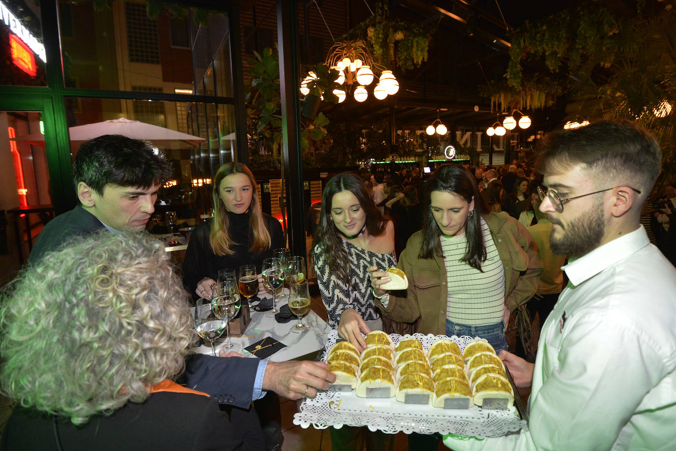 Las imágenes del cóctel de bienvenida en el Mercado de Correos de Murcia