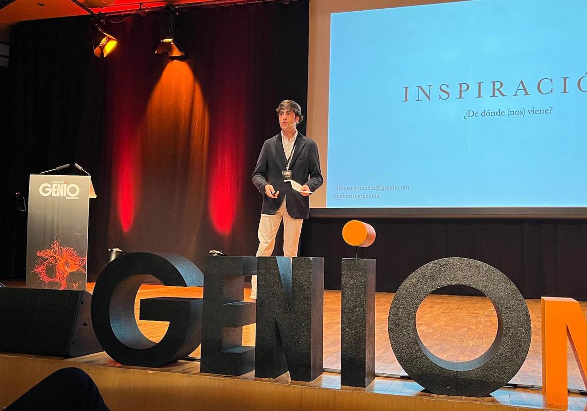 El escritor Alfonso Goizueta, durante su ponencia en los Premios GENIO Innovación, este jueves, en Murcia.