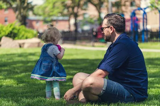 Un padre y su hija.