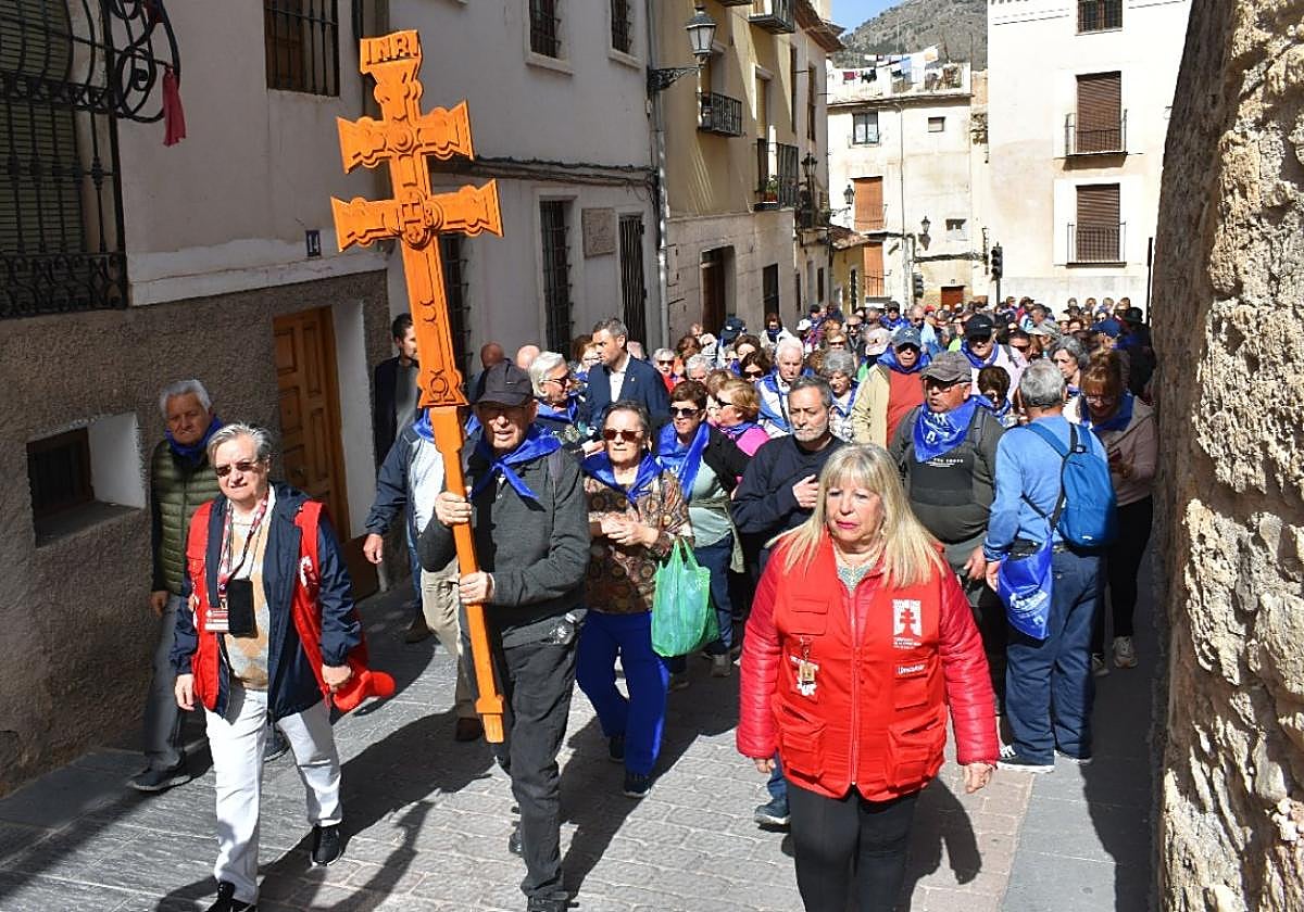 Usuarios de la red de residencias y voluntarios, en el último tramo del Camino, en la jornada de ayer.
