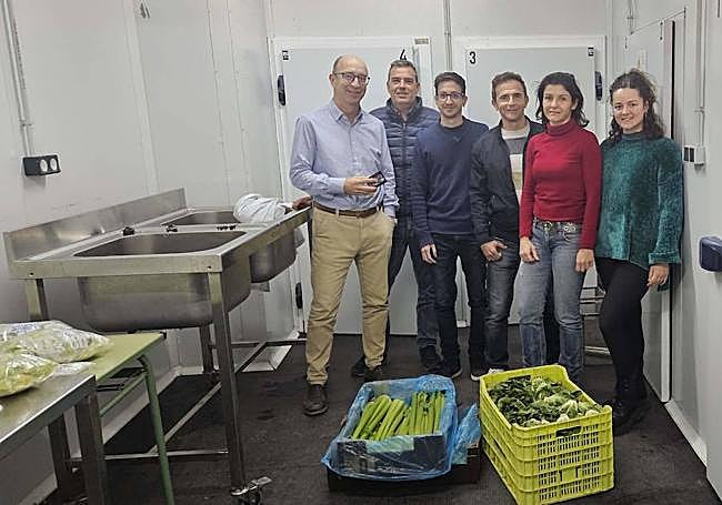 Roque Torres (izquierda) con los miembros de su equipo Francisco Artes, Javier Garrido, Manuel Jiménez, Ana Toledo y Lorena Martínez.