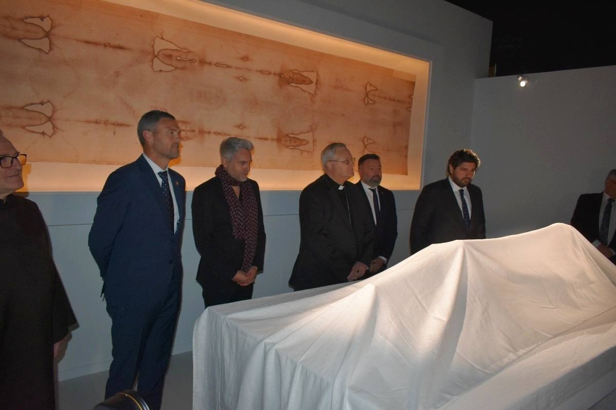 La Compañía abre sus puertas a «The Mystery Man»