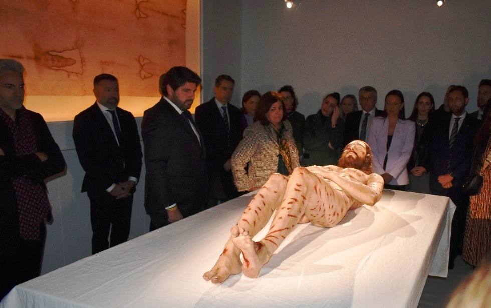 La Compañía abre sus puertas a «The Mystery Man»