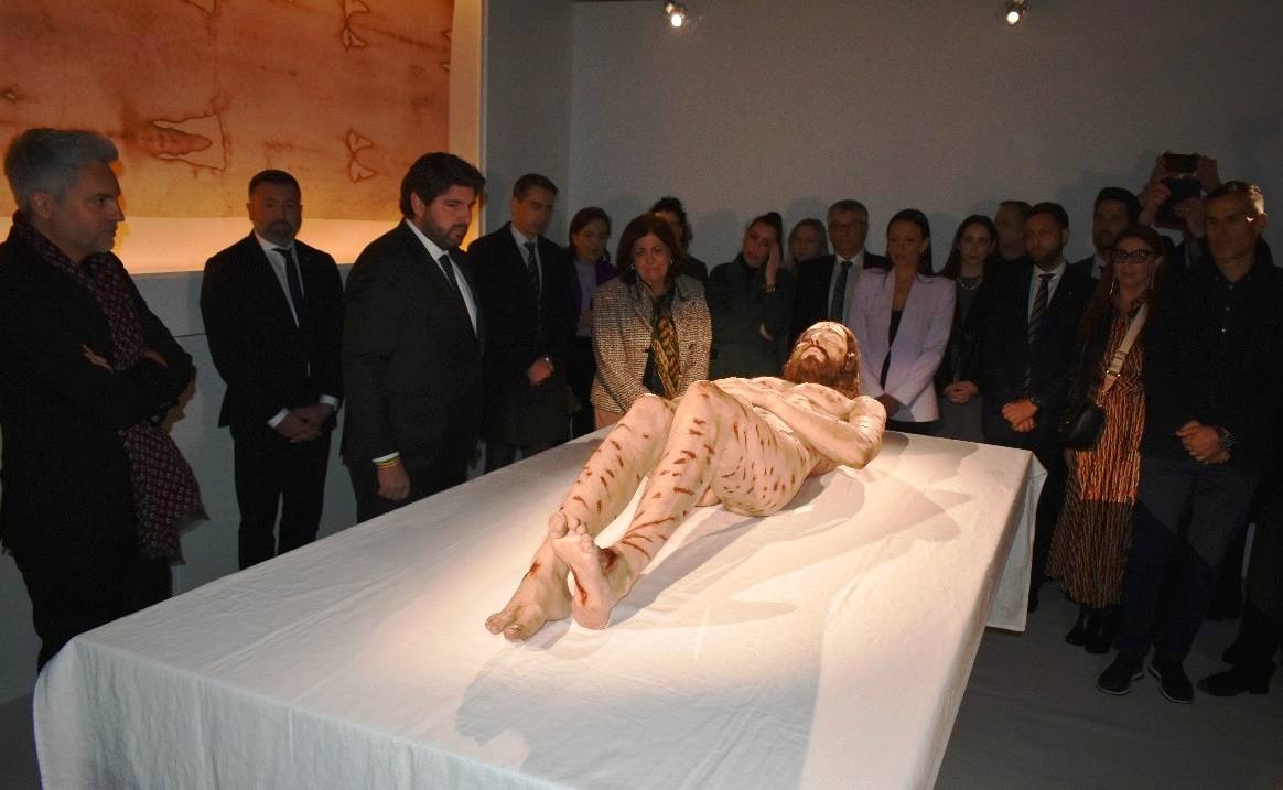 La Compañía abre sus puertas a «The Mystery Man»