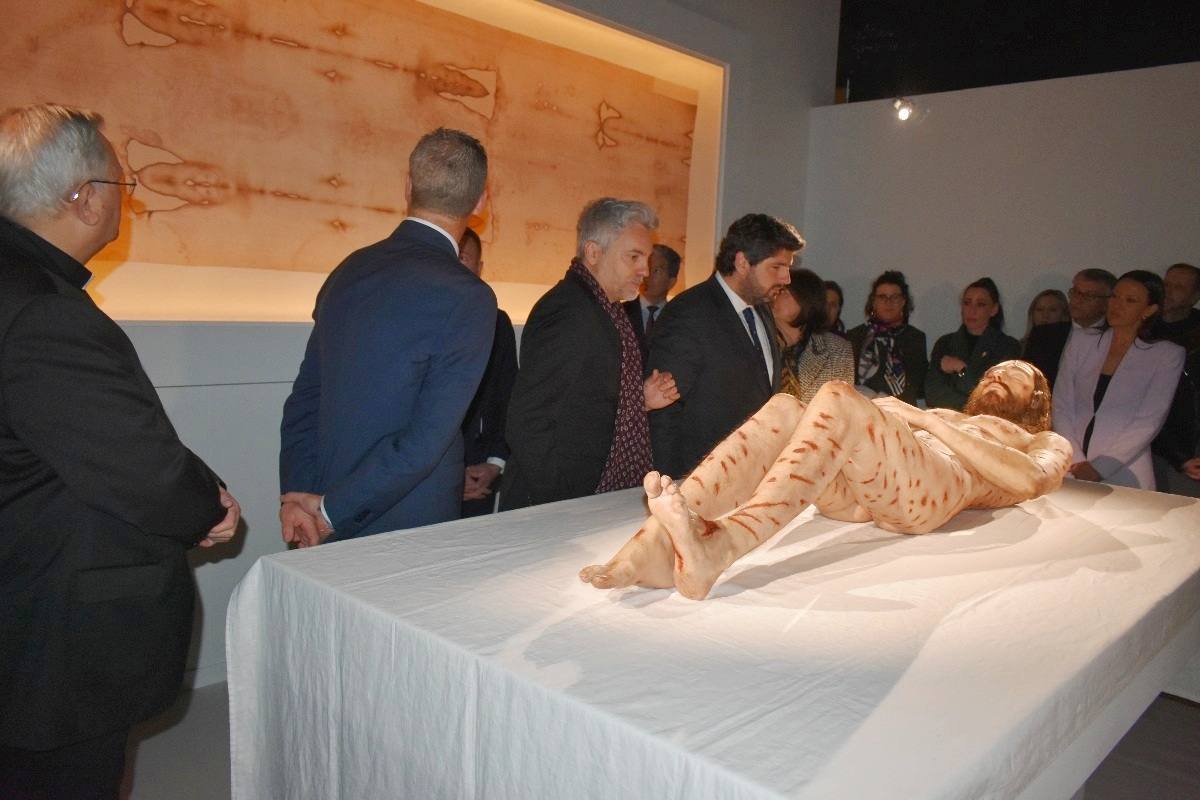 La Compañía abre sus puertas a «The Mystery Man»