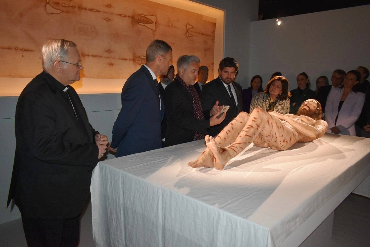 La Compañía abre sus puertas a «The Mystery Man»