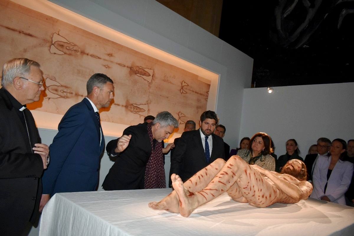 La Compañía abre sus puertas a «The Mystery Man»