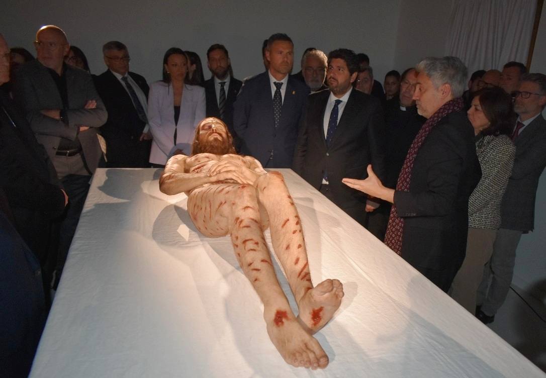 La Compañía abre sus puertas a «The Mystery Man»