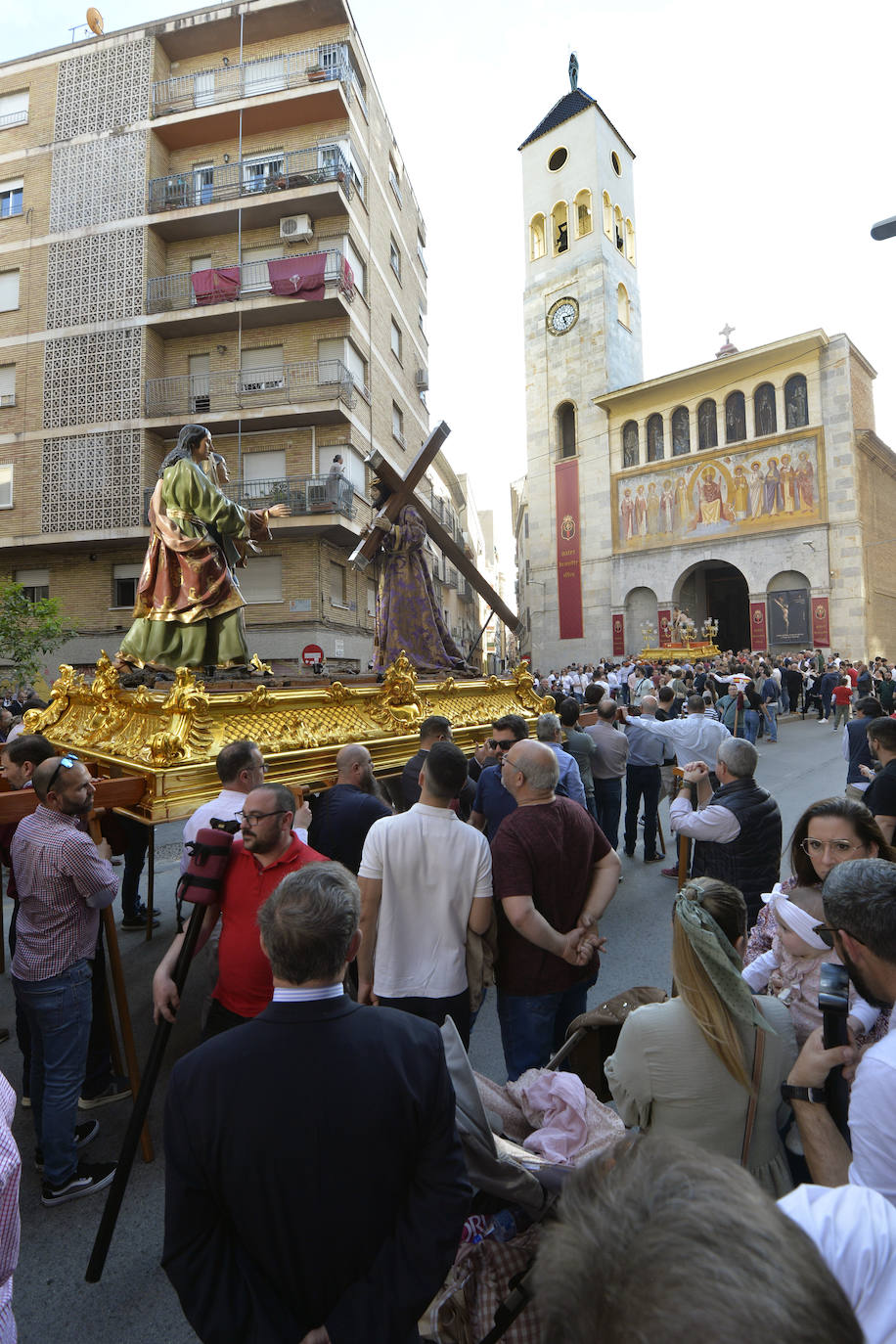 El traslado de los pasos de la Cofradía del Perdón de Murcia, en imágenes