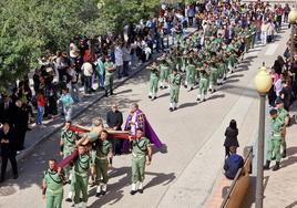 Los homenajes a José Luis Mendoza y a los Caídos fueron los dos momentos más emotivos del desfile.