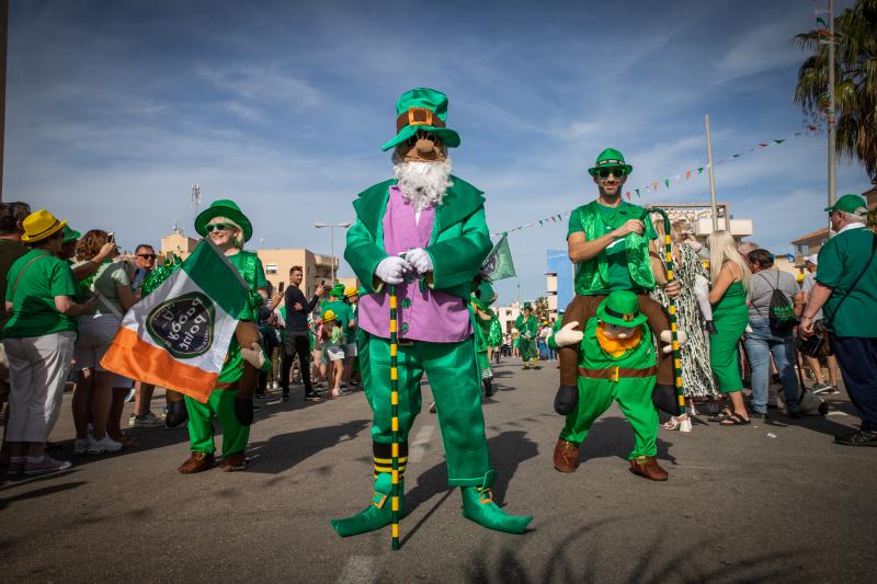 San Patricio tiñe de verde las calles de Orihuela Costa