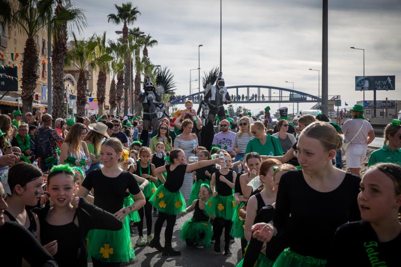 San Patricio tiñe de verde las calles de Orihuela Costa