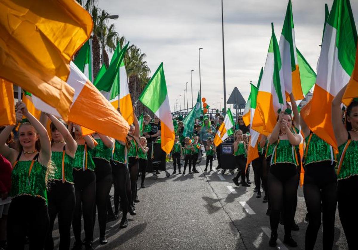 San Patricio tiñe de verde las calles de Orihuela Costa