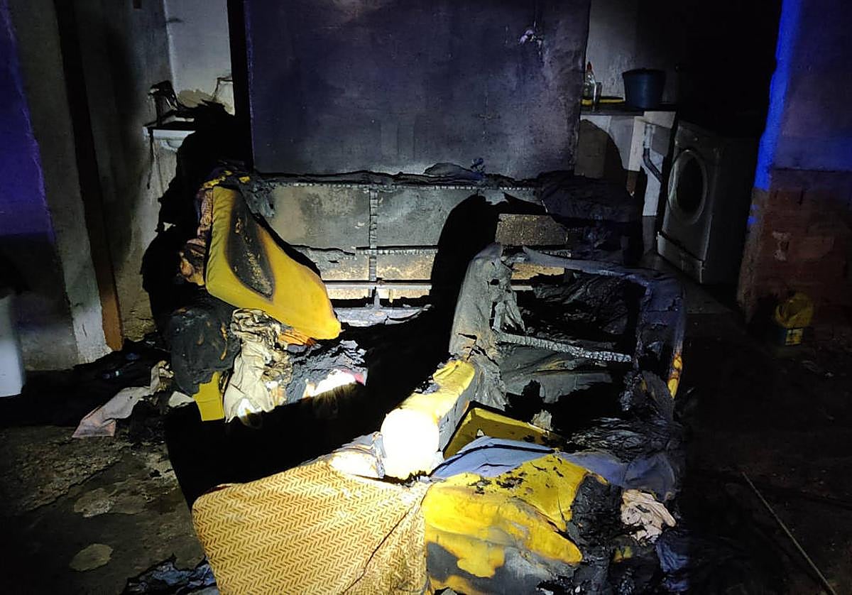 Estado de la vivienda tras el incendio.