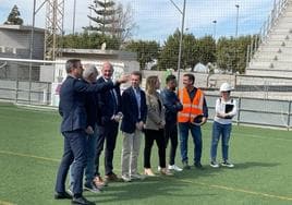 Autoridades y los técnicos en la visita a las obras.