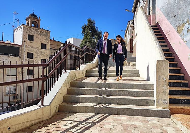 El exalcalde Emilio Bascuñana, durante una visita a la terminación de las obras de reurbanización de las calles San Miguel y Timor