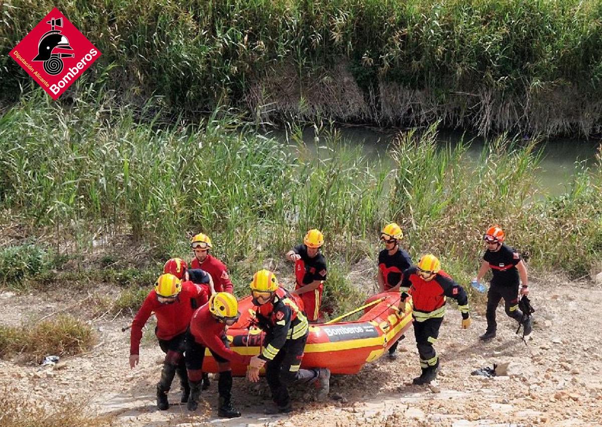 Secondary image 1 - A 15-year-old boy dies after entering the Segura River in Almoradí