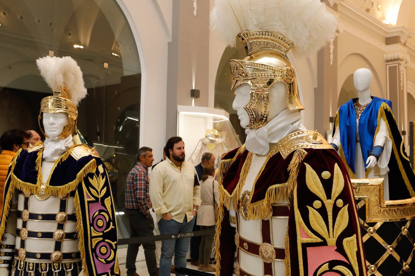 Estreno de la nueva bandera del Paso Blanco de Lorca para Semana Santa