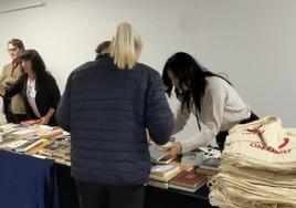 El acto de entregade libros en el Centro Penitenciario Murcia II en 2023.