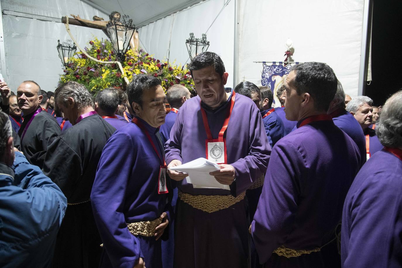 El vía crucis del Cristo del Socorro mantiene en vela a cientos de cartageneros