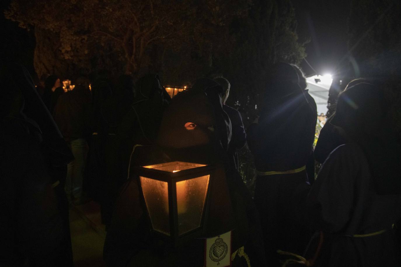 El vía crucis del Cristo del Socorro mantiene en vela a cientos de cartageneros