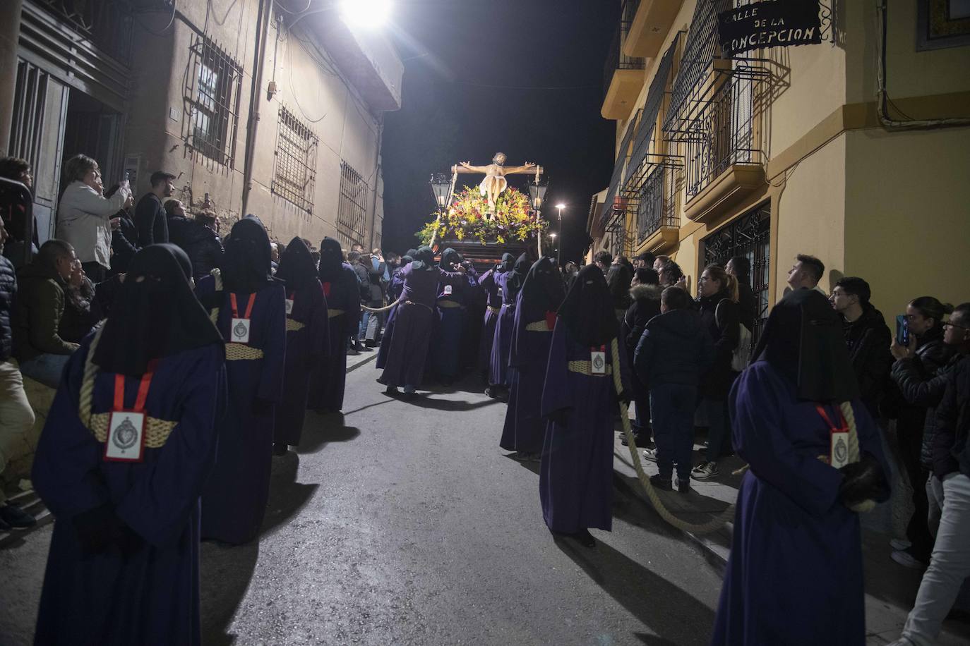 El vía crucis del Cristo del Socorro mantiene en vela a cientos de cartageneros