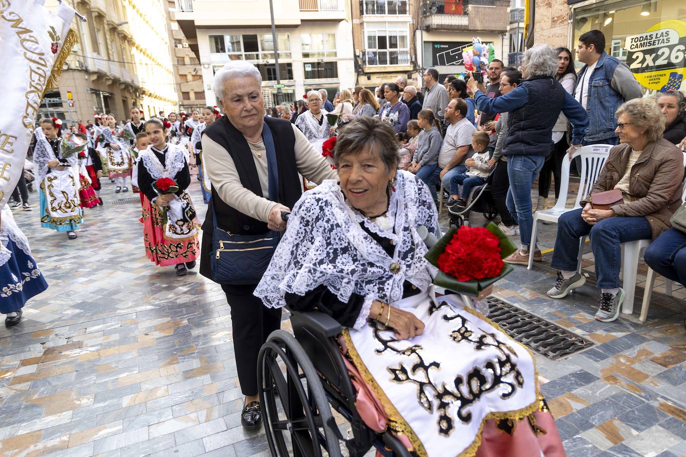 La ofrenda floral de Viernes de Dolores de Cartagena, en imágenes