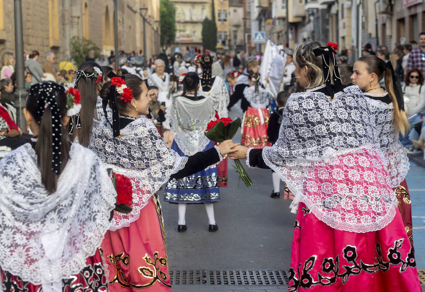 La ofrenda floral de Viernes de Dolores de Cartagena, en imágenes