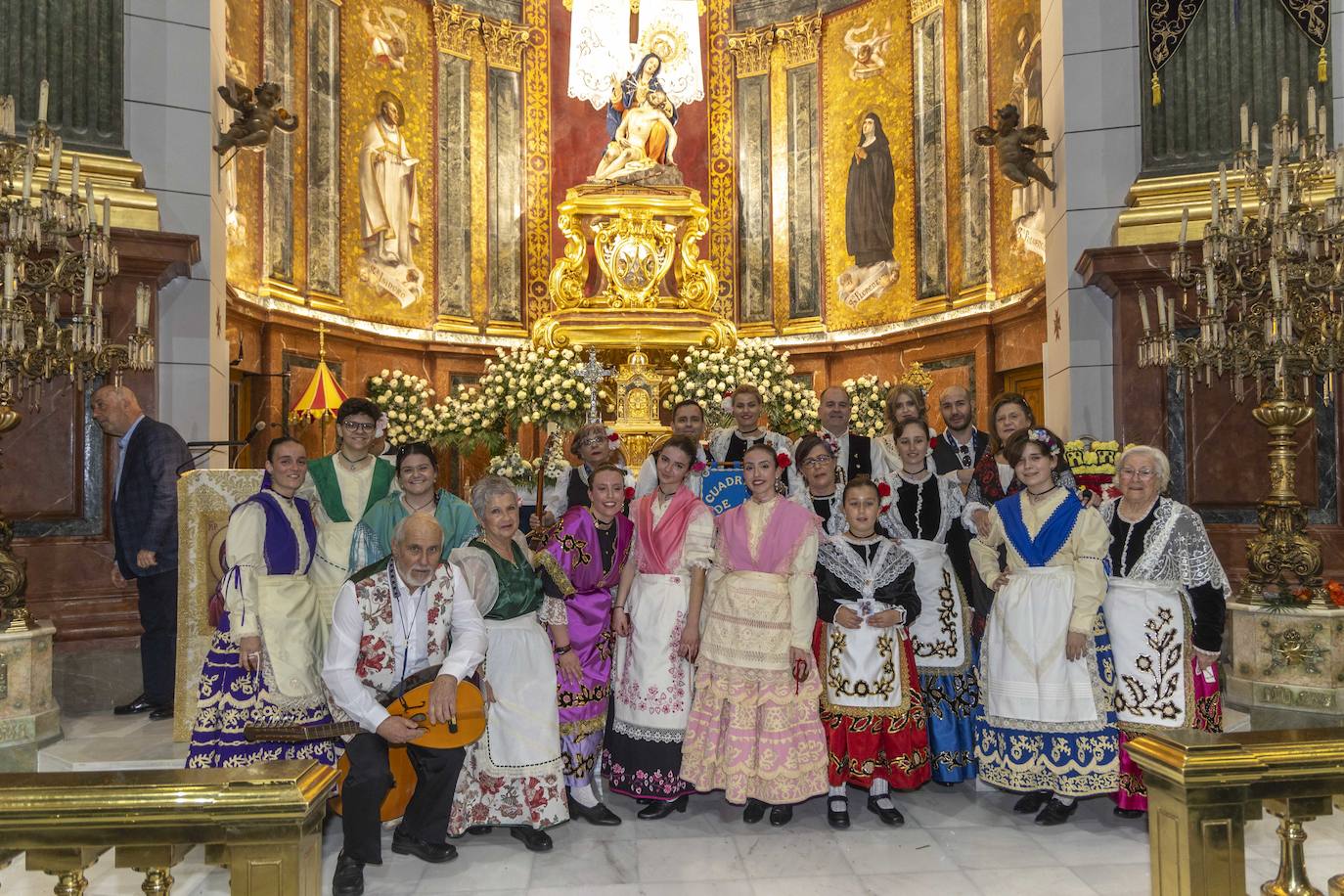 La ofrenda floral de Viernes de Dolores de Cartagena, en imágenes