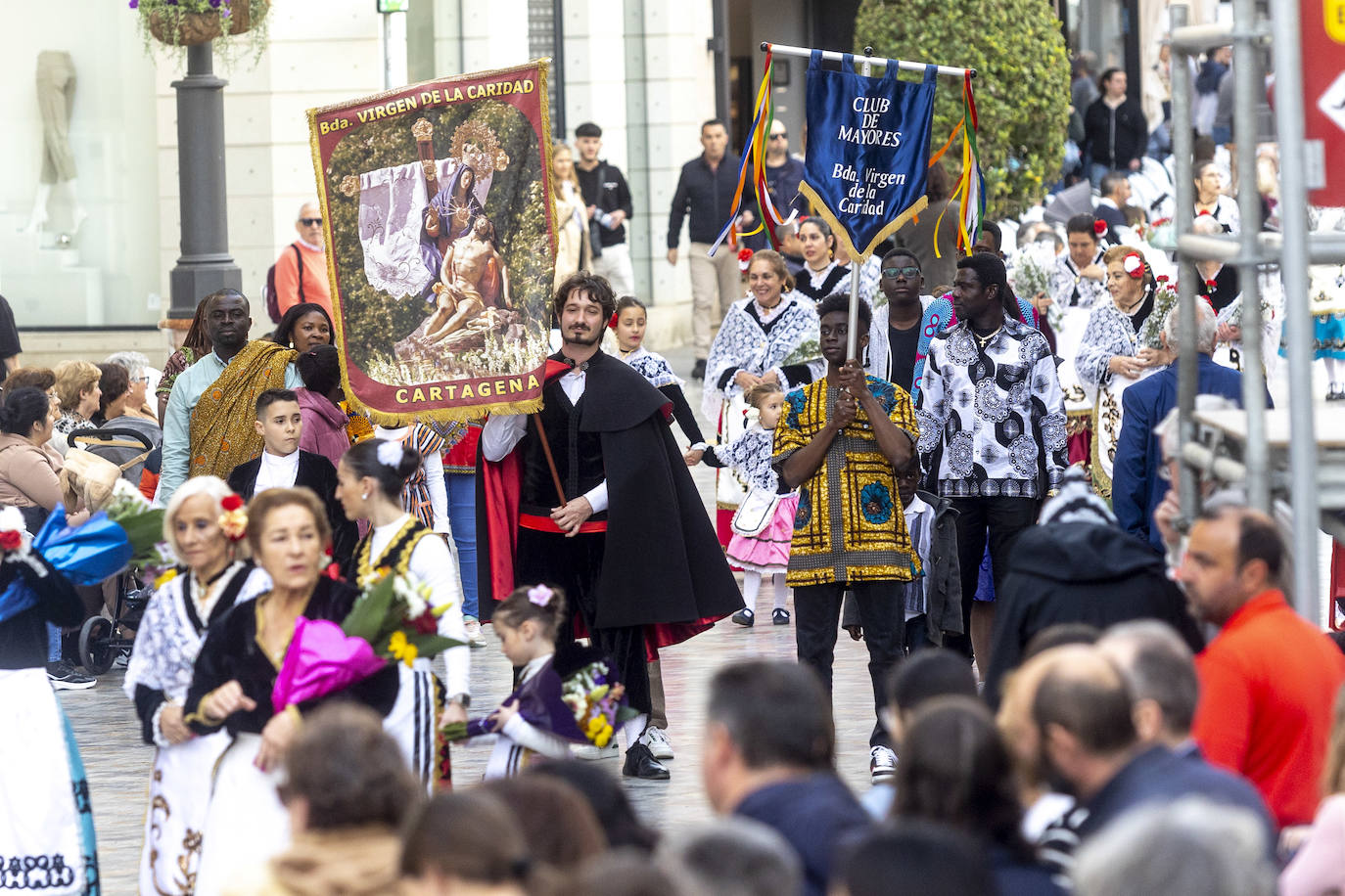 La ofrenda floral de Viernes de Dolores de Cartagena, en imágenes