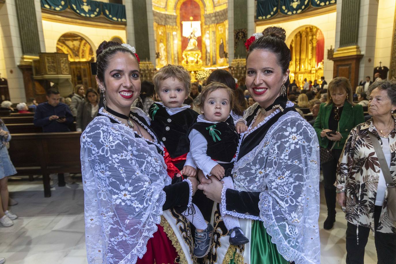 La ofrenda floral de Viernes de Dolores de Cartagena, en imágenes