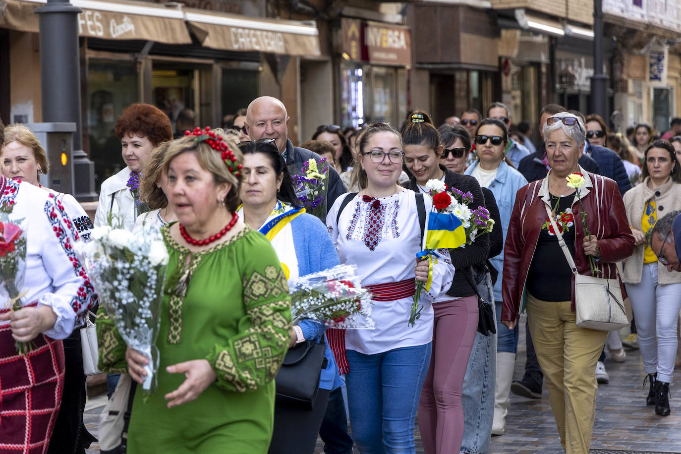 La ofrenda floral de Viernes de Dolores de Cartagena, en imágenes