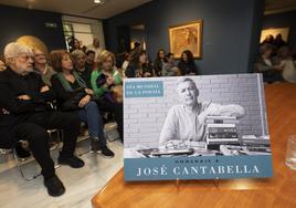 Muchos de sus amigos y admiradores no quisieron perderse el homenaje a José Cantabella.