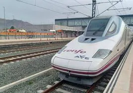 Uno de los trenes AVE que cubre la ruta entre Madrid y Murcia.