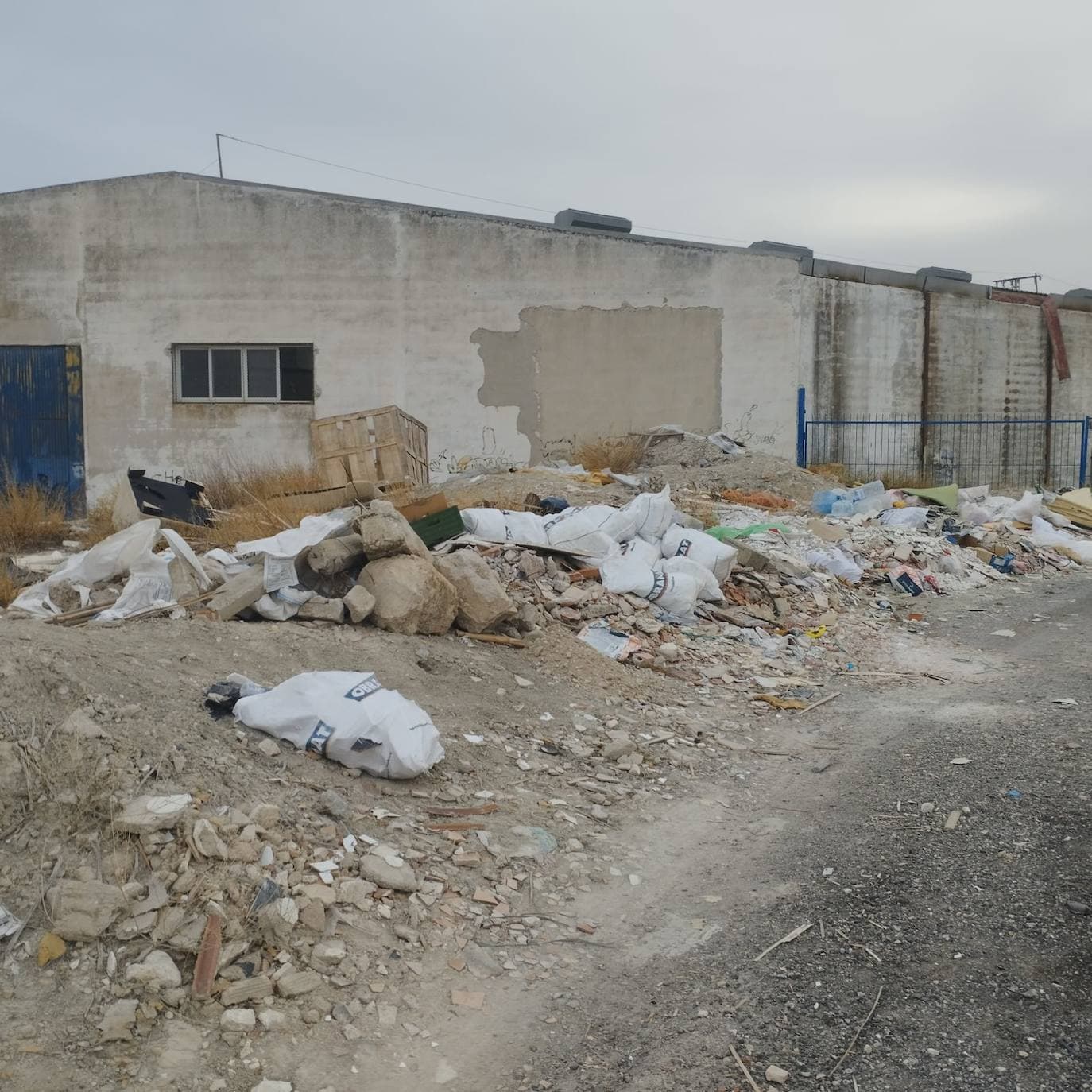 Secondary image 1 - An uncontrolled landfill road located near the El Tapiado industrial estate