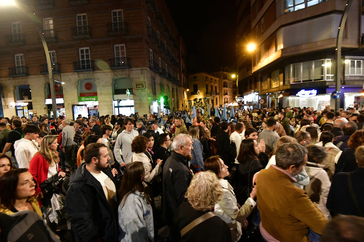 La procesión del Cristo del Amparo del Viernes de Dolores en Murcia, en imágenes