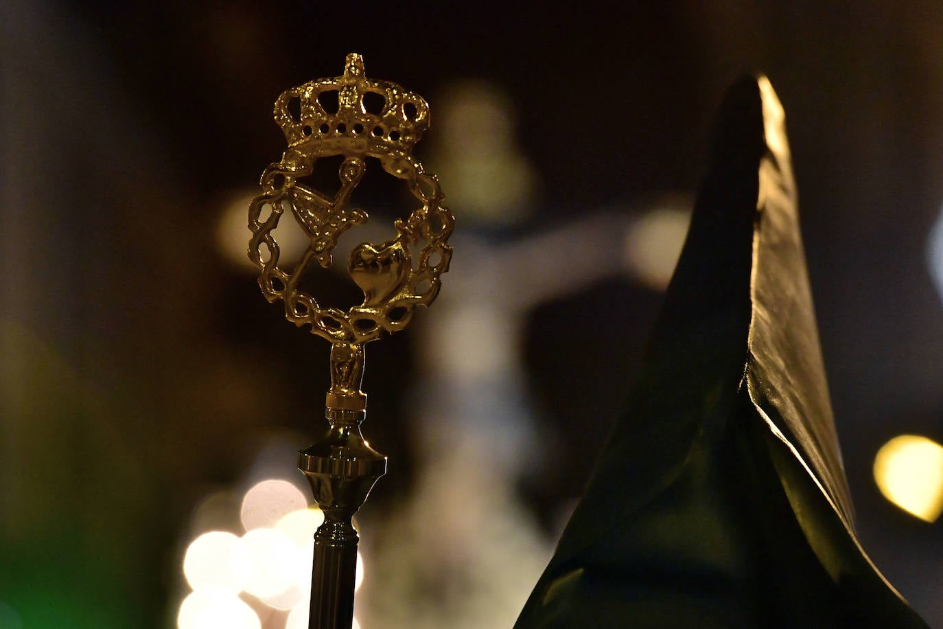 La procesión del Cristo del Amparo del Viernes de Dolores en Murcia, en imágenes