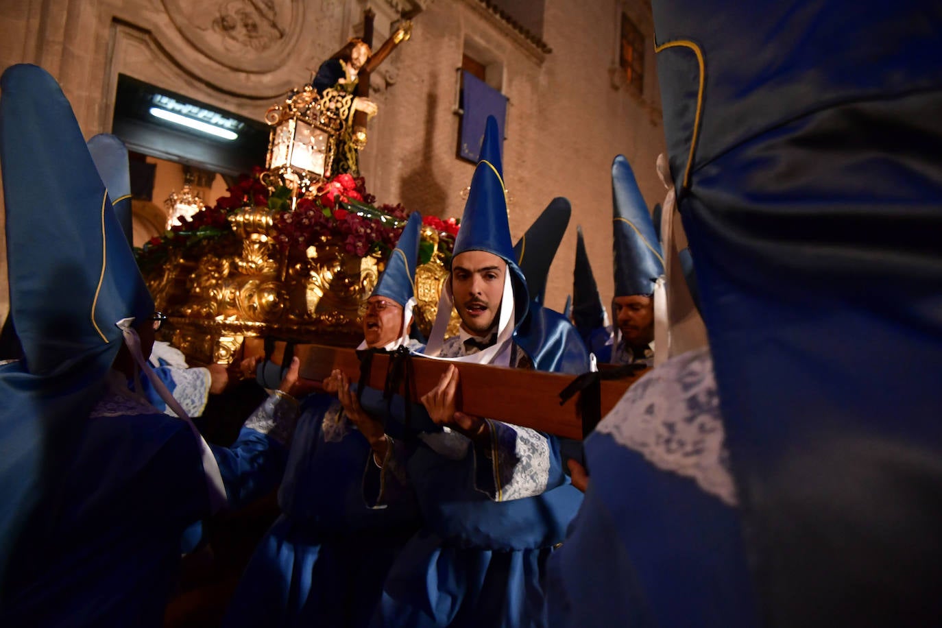 La procesión del Cristo del Amparo del Viernes de Dolores en Murcia, en imágenes