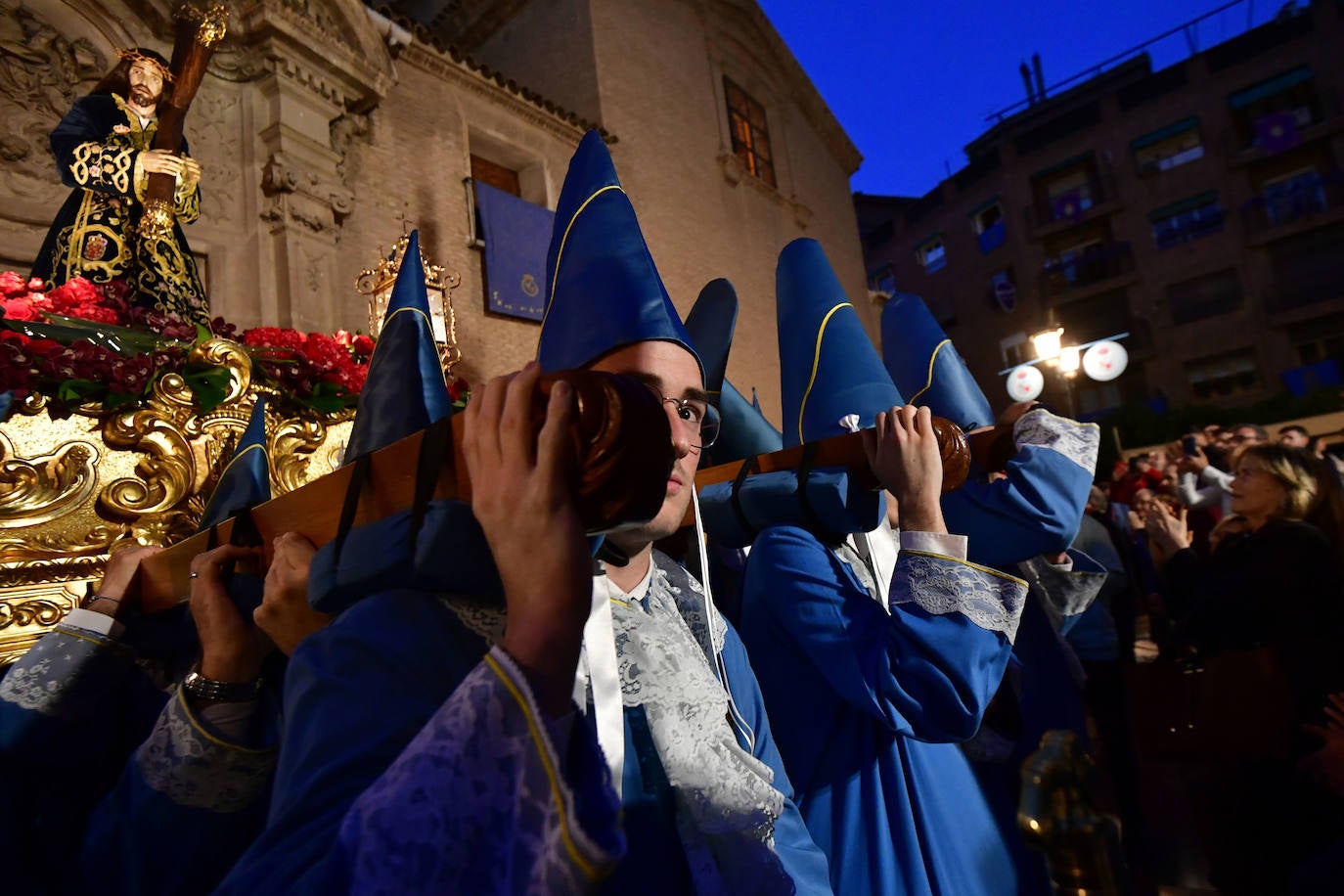 La procesión del Cristo del Amparo del Viernes de Dolores en Murcia, en imágenes