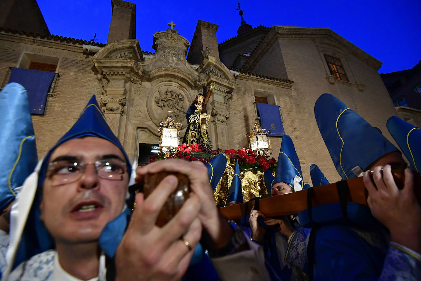 La procesión del Cristo del Amparo del Viernes de Dolores en Murcia, en imágenes