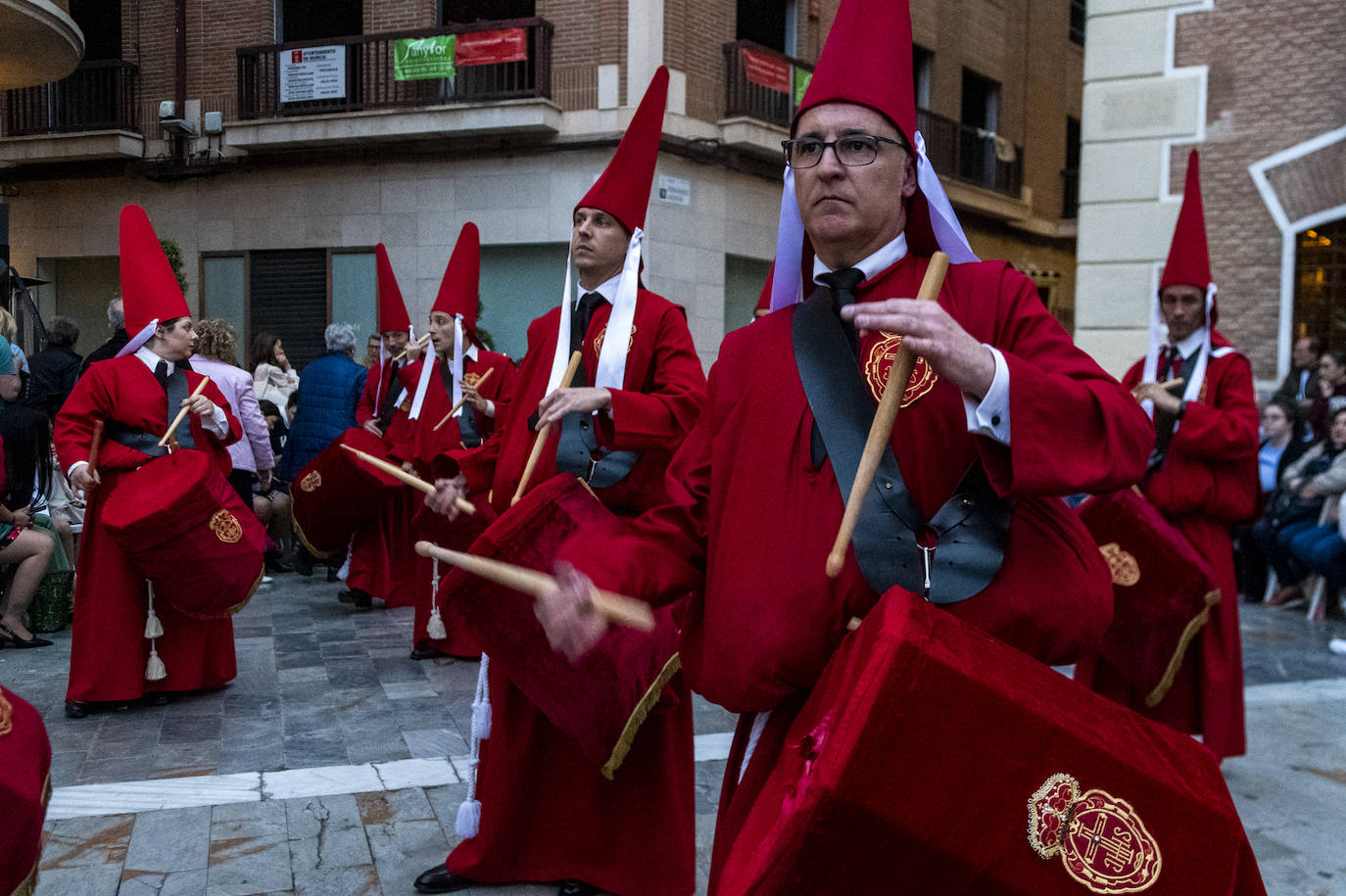 La procesión de la Caridad del Sábado de Pasión de Murcia, en imágenes