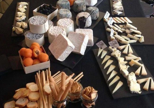 A selection of cheeses made by El Aperitivo del Pintor.
