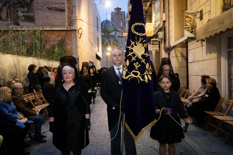 Una procesión de las mantillas en Orihuela pasada por agua